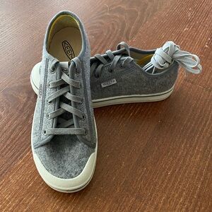 Keen sneakers. Size 9. Gray flannel.